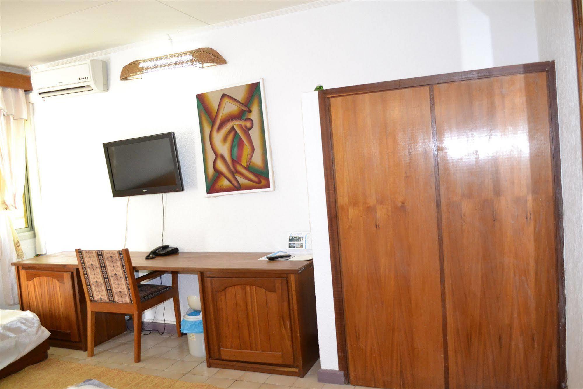 Hotel Framotel Kribi Exteriör bild